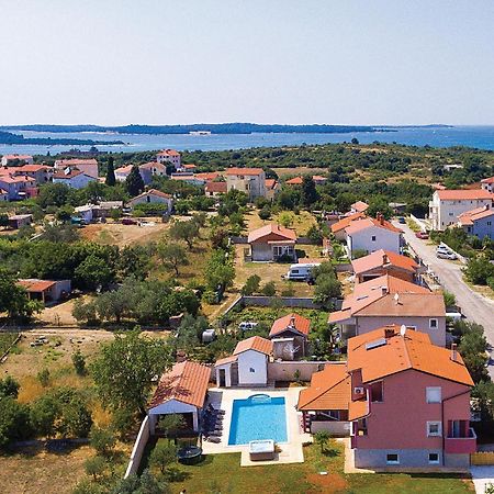 8 Bedroom Awesome Home In Пула Екстер'єр фото