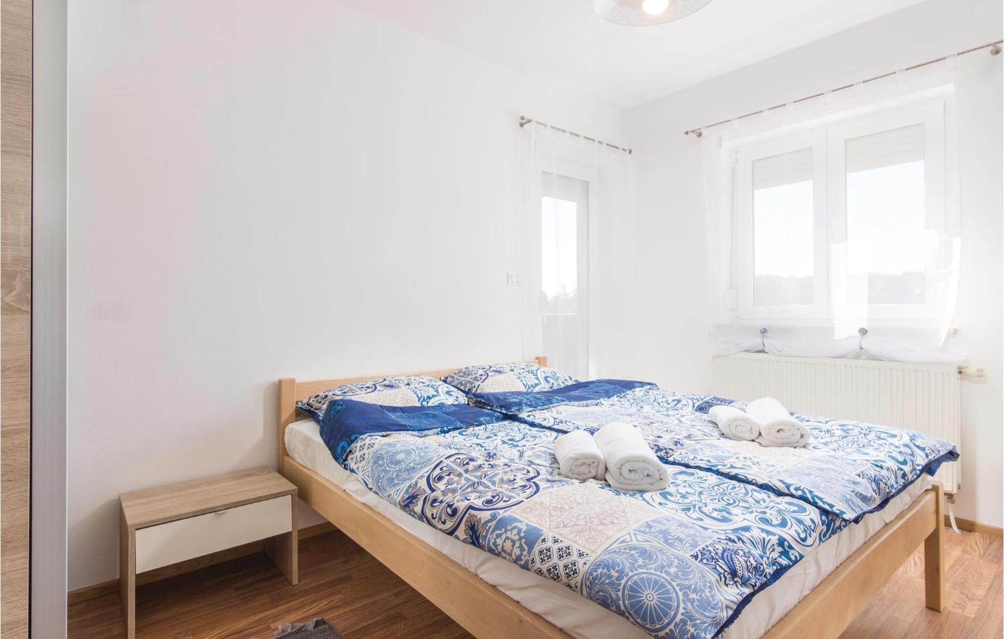 8 Bedroom Awesome Home In Пула Екстер'єр фото