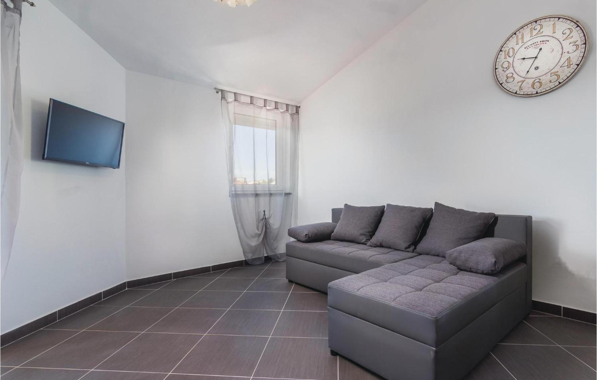 8 Bedroom Awesome Home In Пула Екстер'єр фото