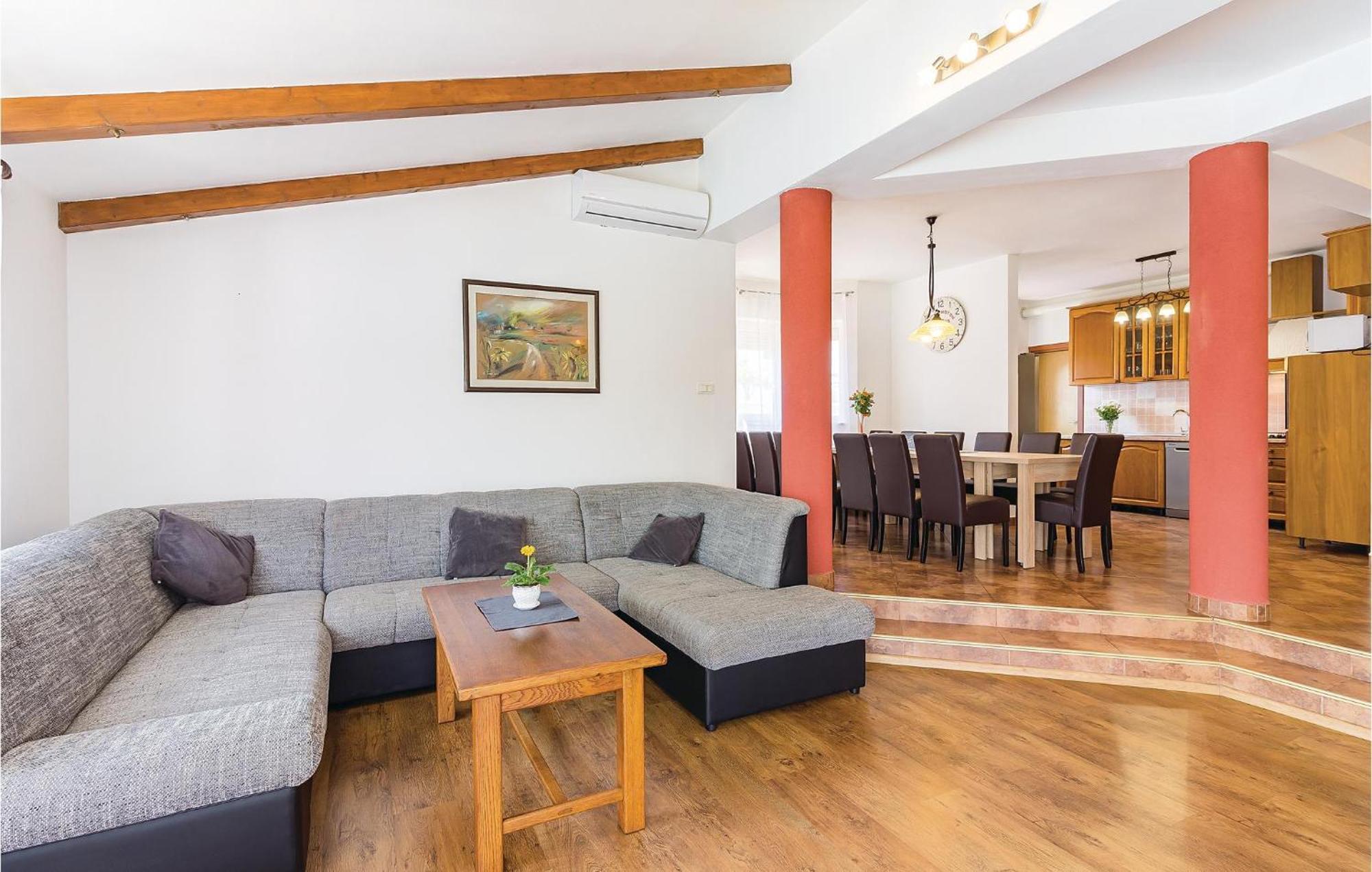 8 Bedroom Awesome Home In Пула Екстер'єр фото