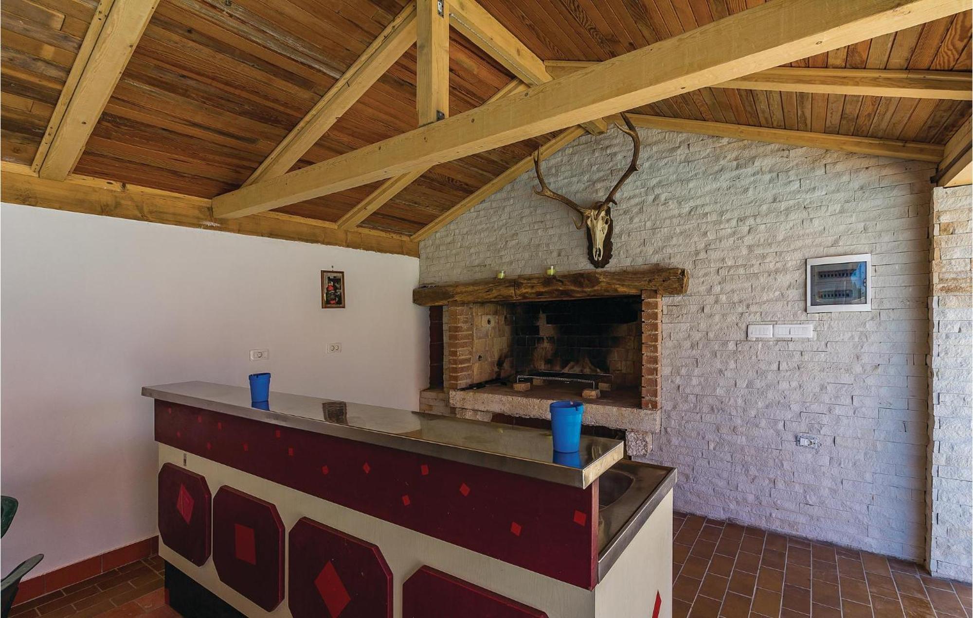 8 Bedroom Awesome Home In Пула Екстер'єр фото