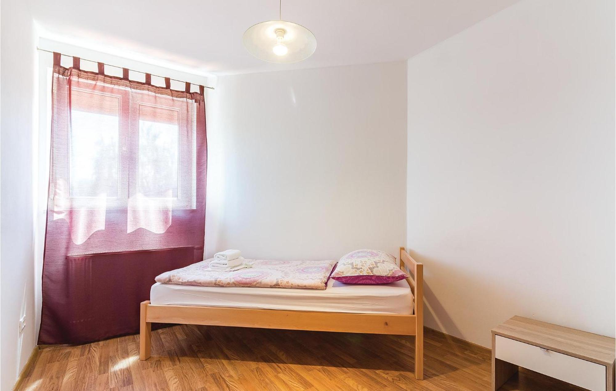 8 Bedroom Awesome Home In Пула Екстер'єр фото