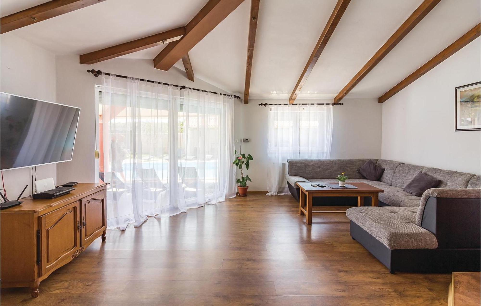 8 Bedroom Awesome Home In Пула Екстер'єр фото