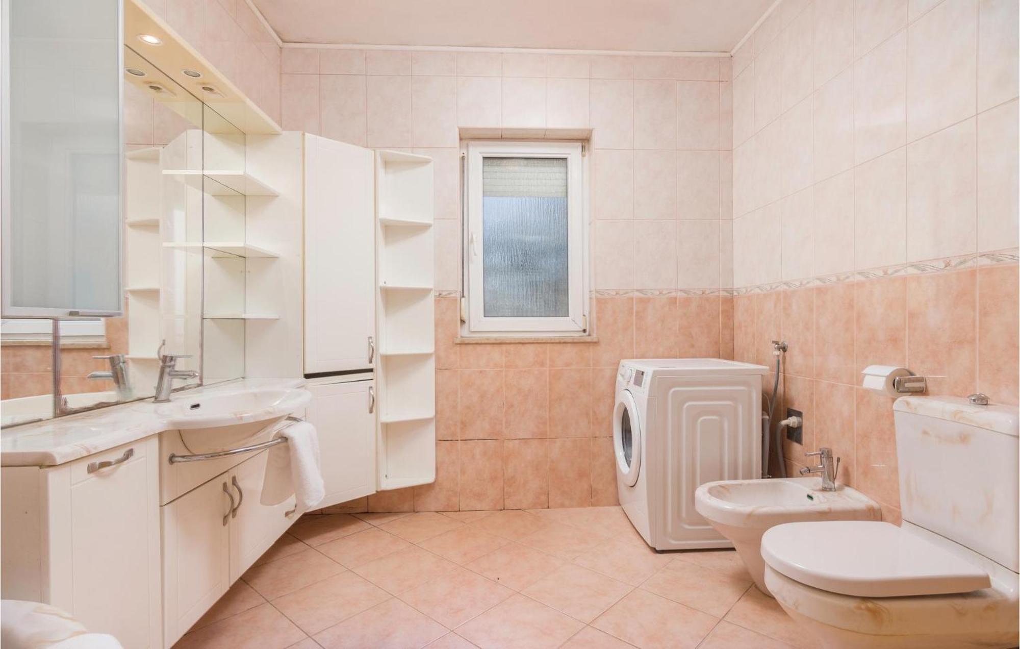 8 Bedroom Awesome Home In Пула Екстер'єр фото