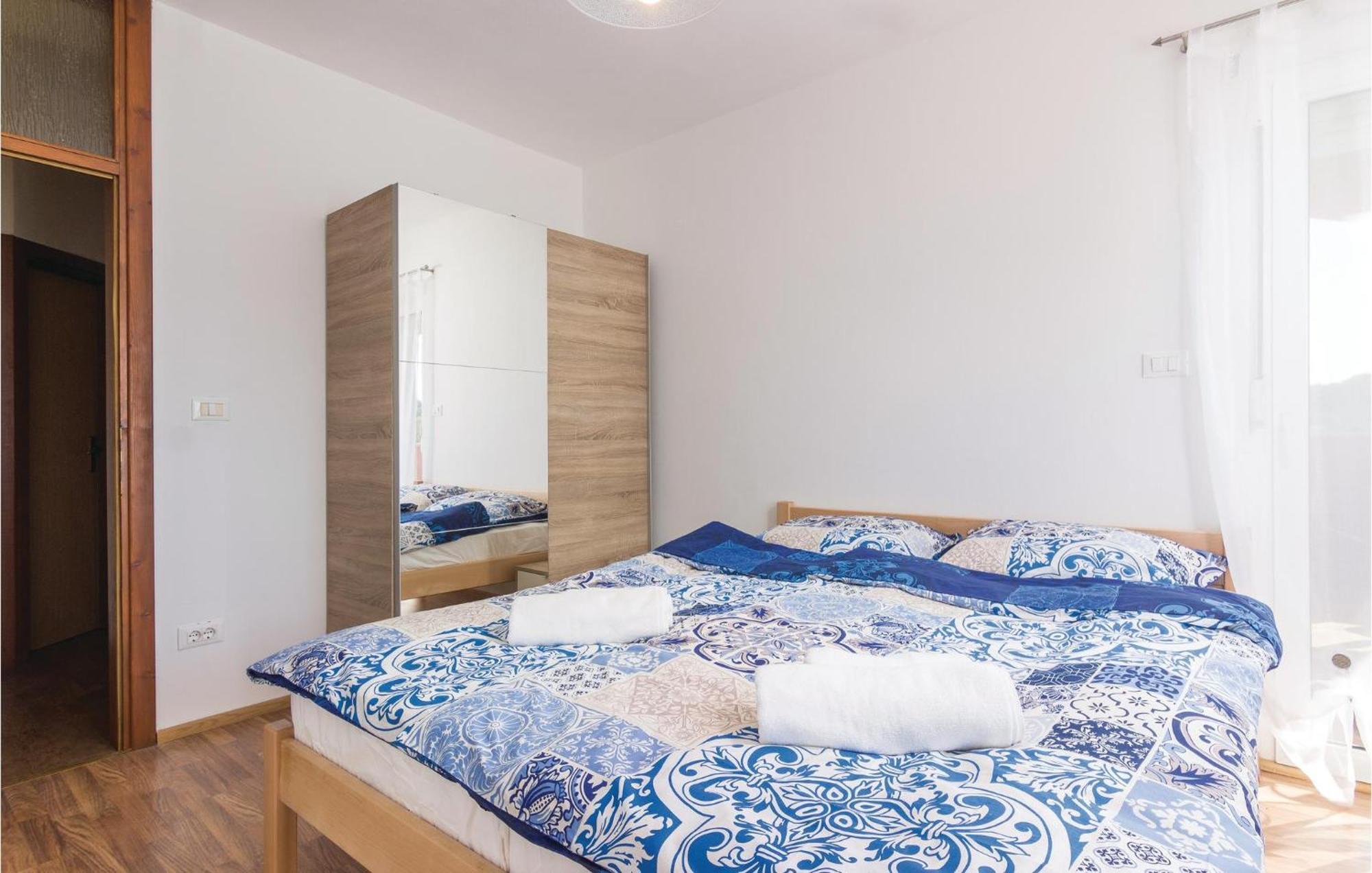 8 Bedroom Awesome Home In Пула Екстер'єр фото