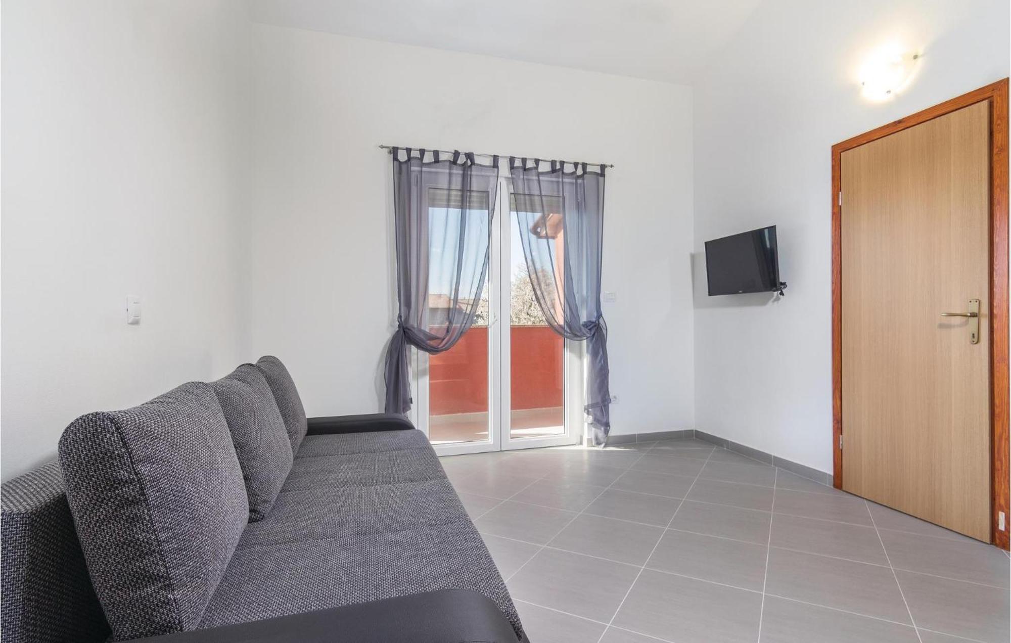 8 Bedroom Awesome Home In Пула Екстер'єр фото