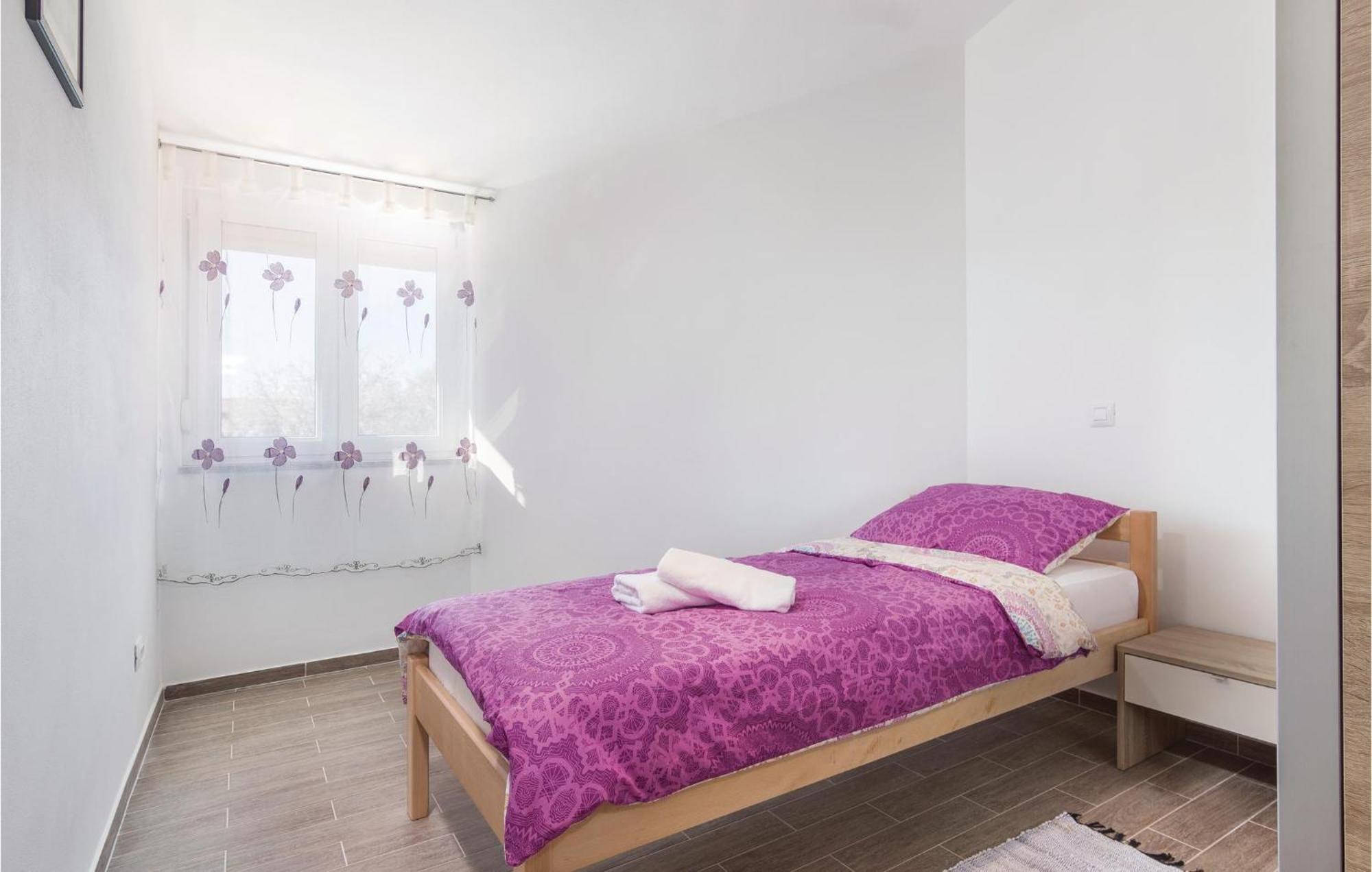 8 Bedroom Awesome Home In Пула Екстер'єр фото