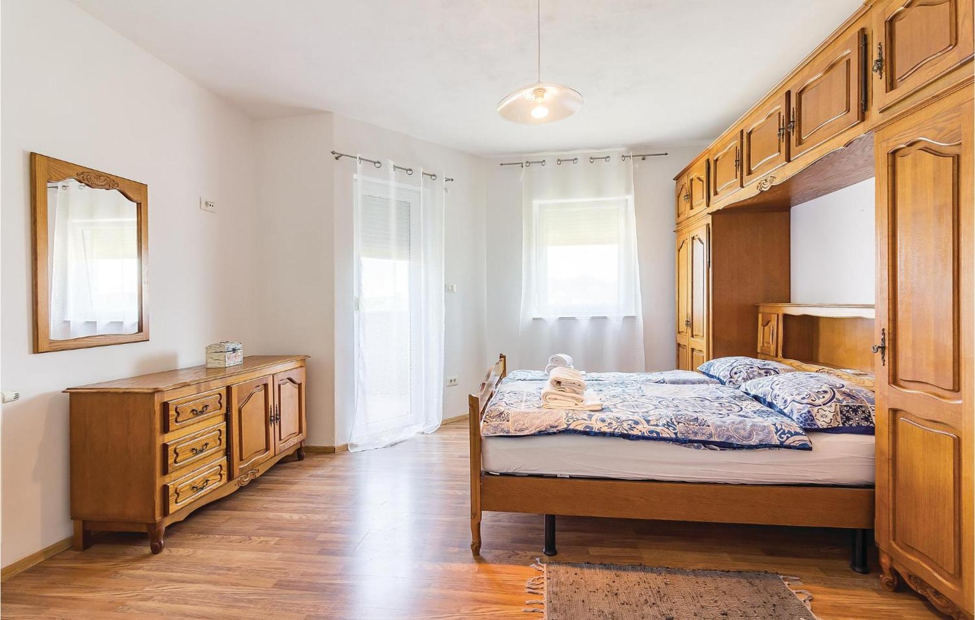 8 Bedroom Awesome Home In Пула Екстер'єр фото
